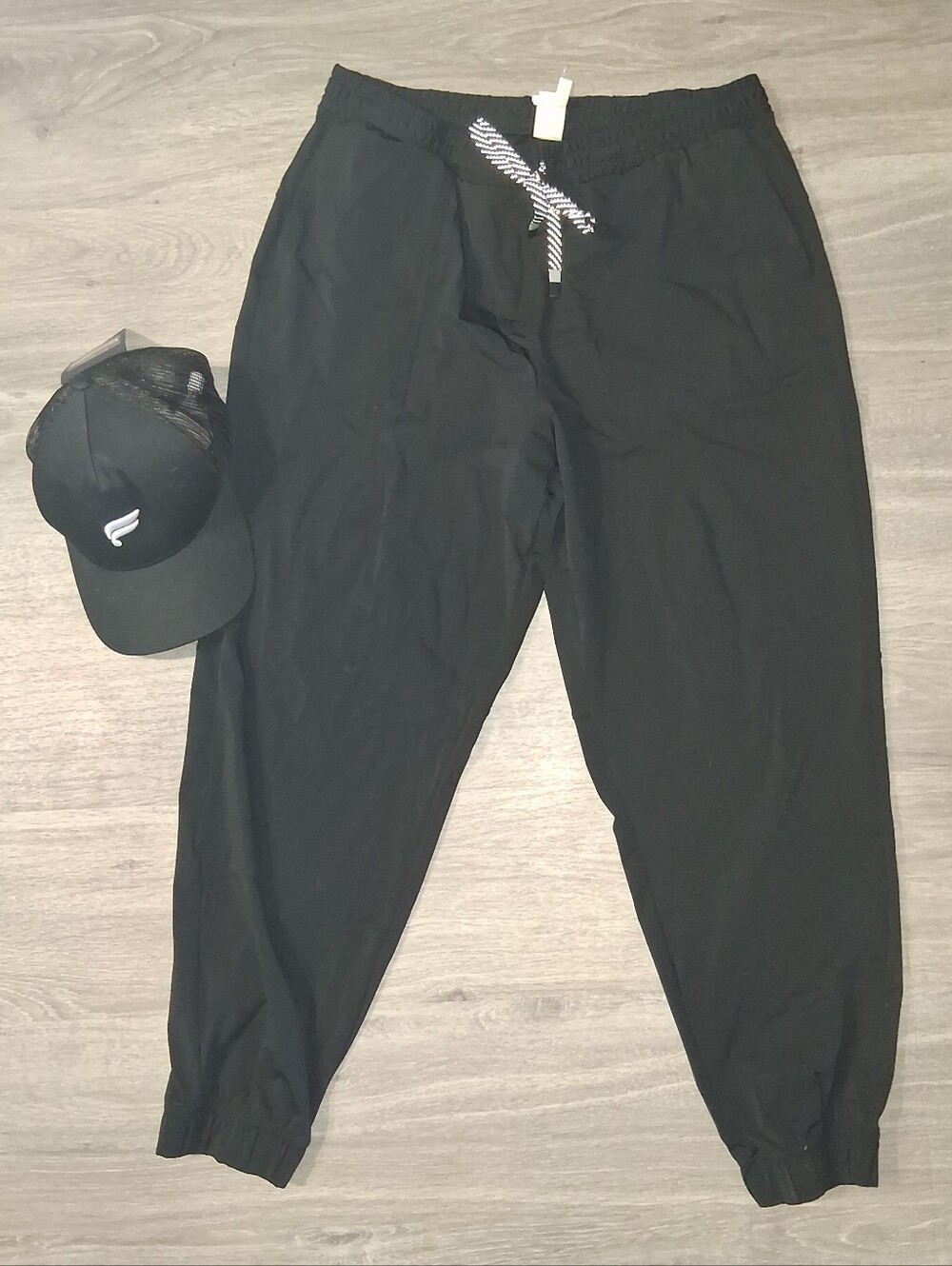 Fabletics Men's The One Jogger, Hidden Pockets, Zip Pockets, w/ The Trucker Hat